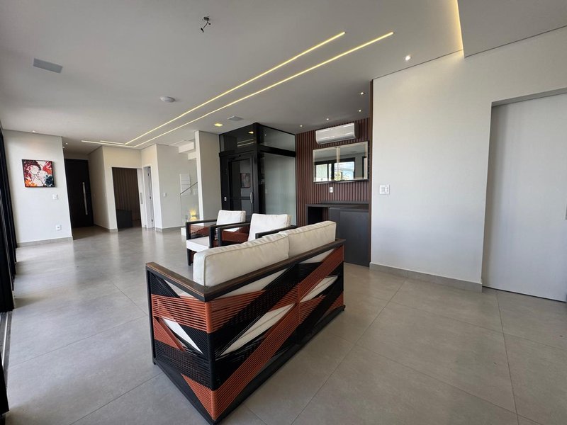 Luxuosa Casa Mobiliada &agrave; Venda no Condom&iacute;nio Parque dos Alecrins &ndash; Campinas Avenida Diaulas Serpa Campinas - 