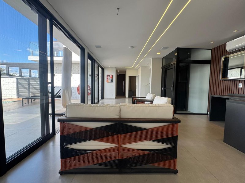 Luxuosa Casa Mobiliada &agrave; Venda no Condom&iacute;nio Parque dos Alecrins &ndash; Campinas Avenida Diaulas Serpa Campinas - 