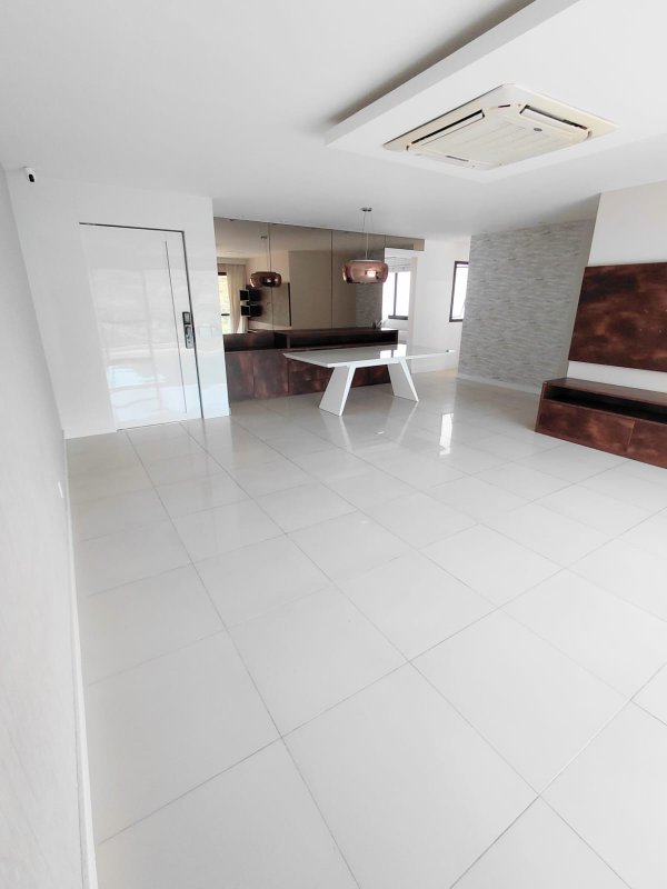 4 quartos (3 suítes). 170m². Varanda ampla. Moveis planejados. Nascente Rua Le Parc Recife - 