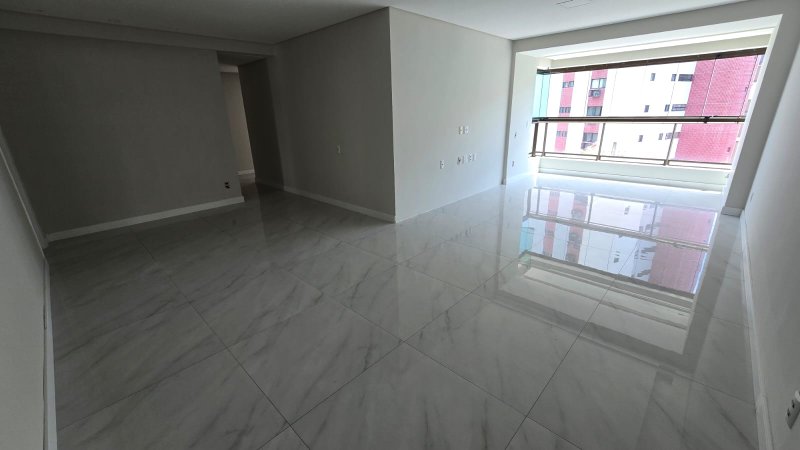 3 suítes. 136,5 m². 2 vagas de garagem cobertas. Móveis Planejados. Nascente. vista mar Rua Atlântico Recife - 