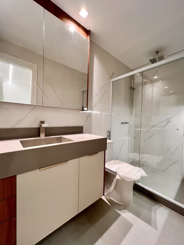 Apartamento porteira fechada rec&eacute;m reformado no Jardim Oce&acirc;nico  Rio de Janeiro - 