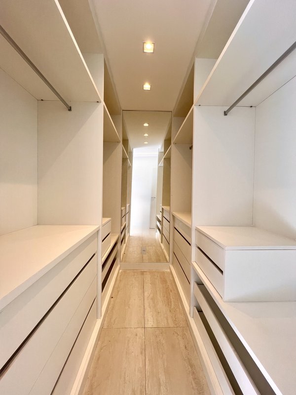 Apartamento porteira fechada rec&eacute;m reformado no Jardim Oce&acirc;nico  Rio de Janeiro - 