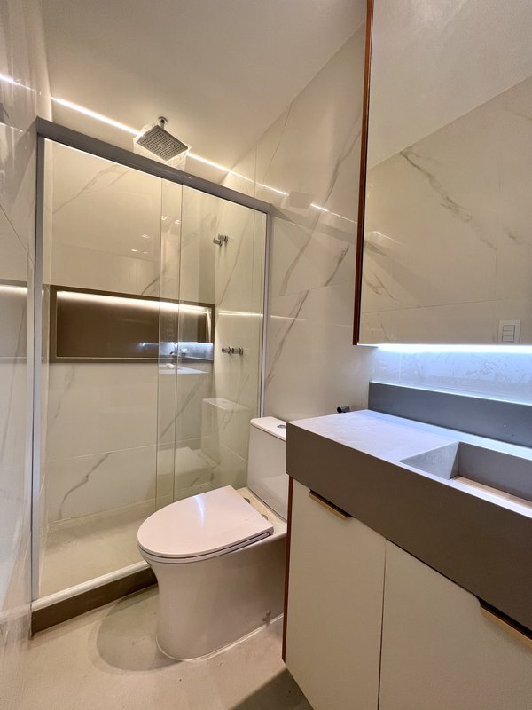 Apartamento porteira fechada rec&eacute;m reformado no Jardim Oce&acirc;nico  Rio de Janeiro - 