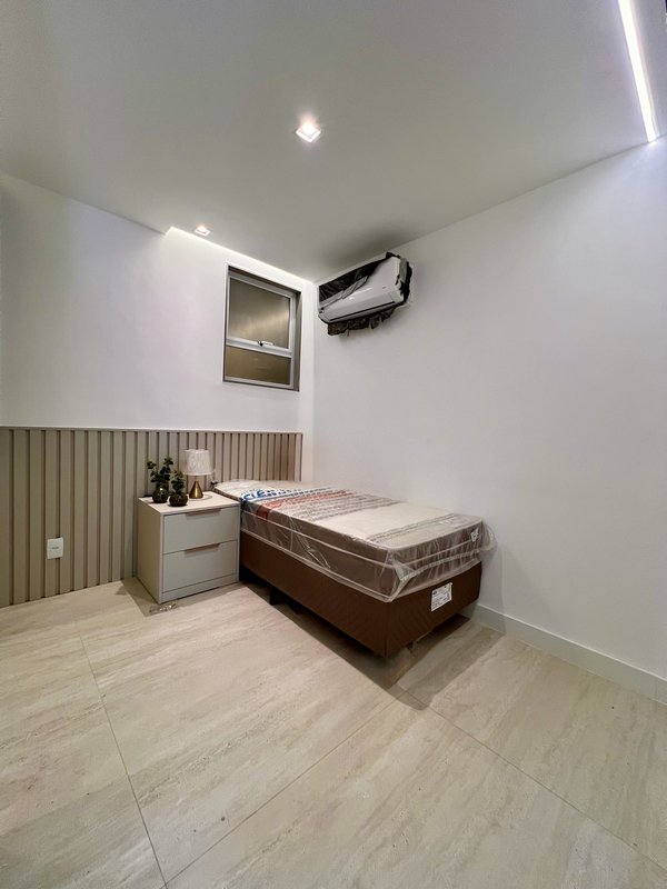 Apartamento porteira fechada rec&eacute;m reformado no Jardim Oce&acirc;nico  Rio de Janeiro - 