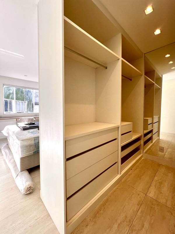 Apartamento porteira fechada rec&eacute;m reformado no Jardim Oce&acirc;nico  Rio de Janeiro - 