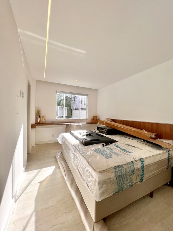 Apartamento porteira fechada rec&eacute;m reformado no Jardim Oce&acirc;nico  Rio de Janeiro - 