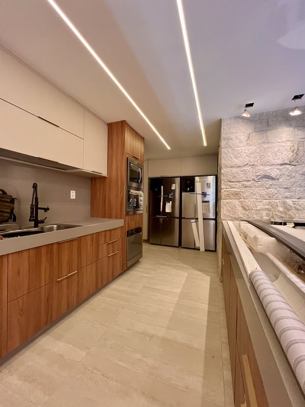 Apartamento porteira fechada rec&eacute;m reformado no Jardim Oce&acirc;nico  Rio de Janeiro - 