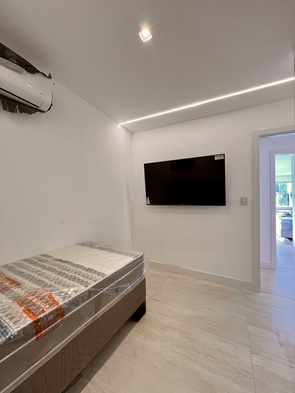 Apartamento porteira fechada rec&eacute;m reformado no Jardim Oce&acirc;nico  Rio de Janeiro - 