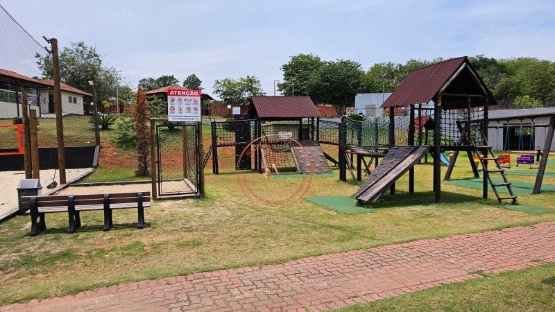 Casa T&eacute;rrea &agrave; venda, 140m - 3 Dormit&oacute;rios, sendo 1 Su&iacute;te - Moderna com Piscina&ndash; R$ 970.000 Avenida Ipanema Sorocaba - 