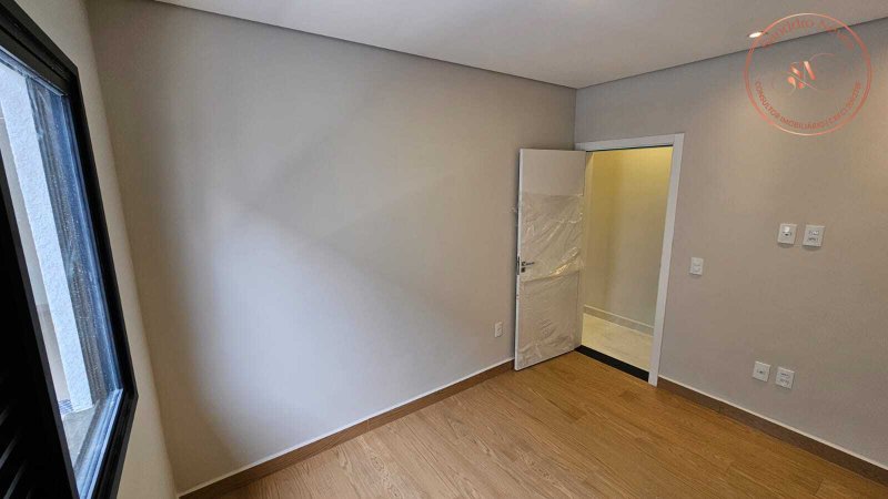 Casa T&eacute;rrea &agrave; venda, 140m - 3 Dormit&oacute;rios, sendo 1 Su&iacute;te - Moderna com Piscina&ndash; R$ 970.000 Avenida Ipanema Sorocaba - 