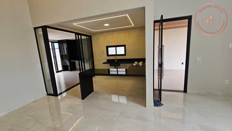 Casa T&eacute;rrea &agrave; venda, 140m - 3 Dormit&oacute;rios, sendo 1 Su&iacute;te - Moderna com Piscina&ndash; R$ 970.000 Avenida Ipanema Sorocaba - 