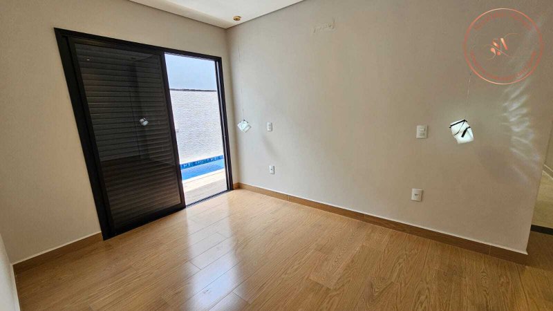 Casa T&eacute;rrea &agrave; venda, 140m - 3 Dormit&oacute;rios, sendo 1 Su&iacute;te - Moderna com Piscina&ndash; R$ 970.000 Avenida Ipanema Sorocaba - 