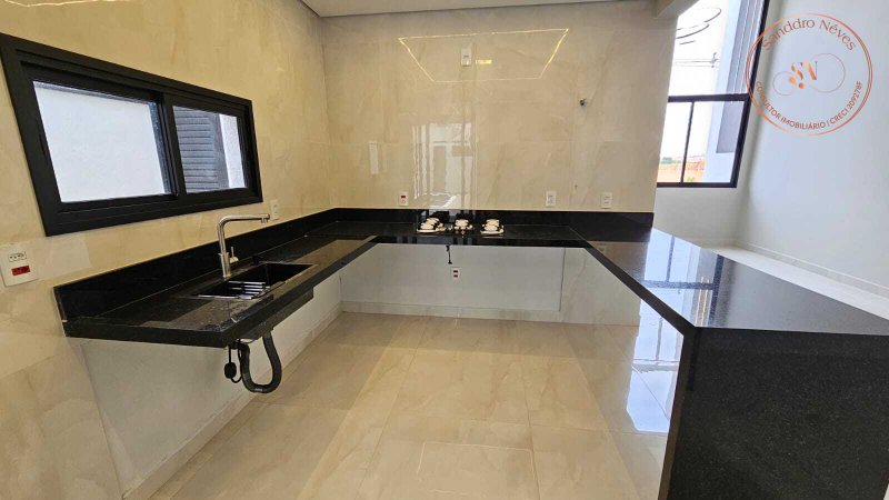 Casa T&eacute;rrea &agrave; venda, 140m - 3 Dormit&oacute;rios, sendo 1 Su&iacute;te - Moderna com Piscina&ndash; R$ 970.000 Avenida Ipanema Sorocaba - 