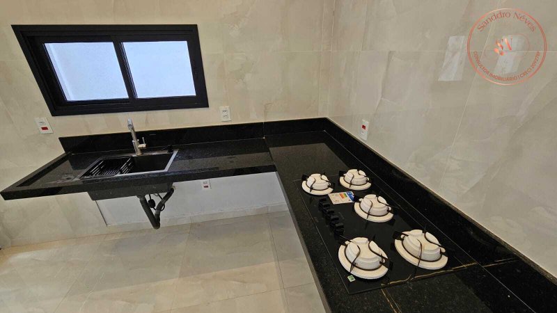 Casa T&eacute;rrea &agrave; venda, 140m - 3 Dormit&oacute;rios, sendo 1 Su&iacute;te - Moderna com Piscina&ndash; R$ 970.000 Avenida Ipanema Sorocaba - 