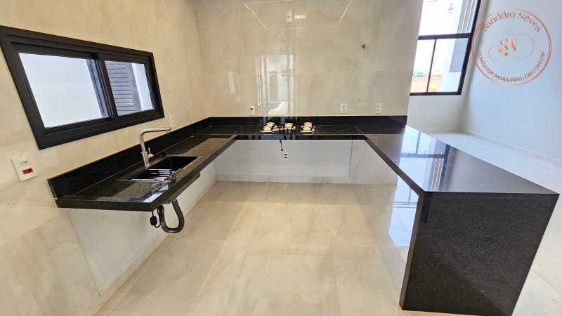 Casa T&eacute;rrea &agrave; venda, 140m - 3 Dormit&oacute;rios, sendo 1 Su&iacute;te - Moderna com Piscina&ndash; R$ 970.000 Avenida Ipanema Sorocaba - 