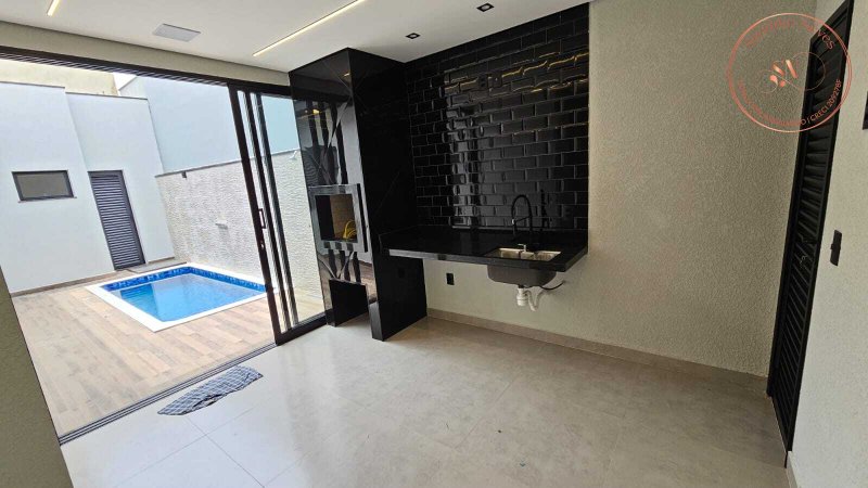 Casa T&eacute;rrea &agrave; venda, 140m - 3 Dormit&oacute;rios, sendo 1 Su&iacute;te - Moderna com Piscina&ndash; R$ 970.000 Avenida Ipanema Sorocaba - 