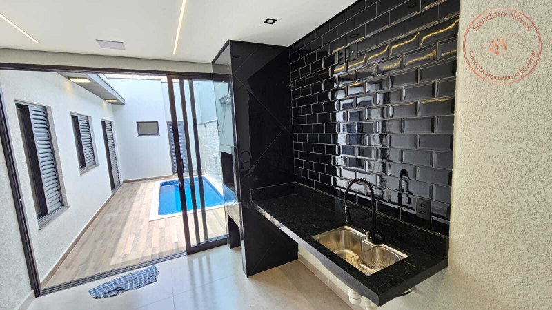 Casa T&eacute;rrea &agrave; venda, 140m - 3 Dormit&oacute;rios, sendo 1 Su&iacute;te - Moderna com Piscina&ndash; R$ 970.000 Avenida Ipanema Sorocaba - 