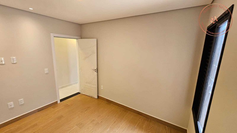 Casa T&eacute;rrea &agrave; venda, 140m - 3 Dormit&oacute;rios, sendo 1 Su&iacute;te - Moderna com Piscina&ndash; R$ 970.000 Avenida Ipanema Sorocaba - 