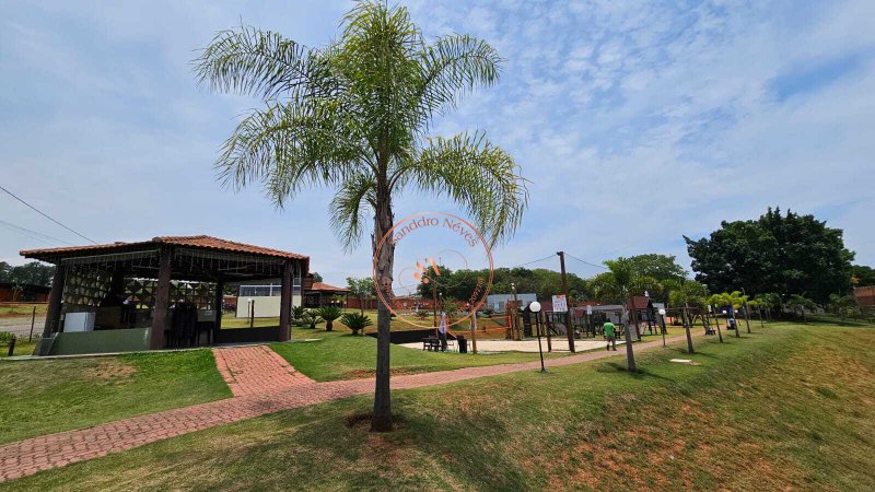 Casa T&eacute;rrea &agrave; venda, 140m - 3 Dormit&oacute;rios, sendo 1 Su&iacute;te - Moderna com Piscina&ndash; R$ 970.000 Avenida Ipanema Sorocaba - 