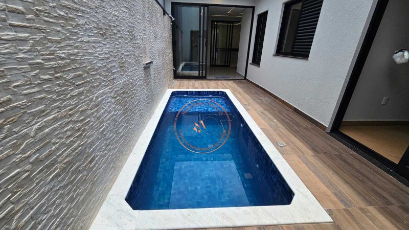 Casa T&eacute;rrea &agrave; venda, 140m - 3 Dormit&oacute;rios, sendo 1 Su&iacute;te - Moderna com Piscina&ndash; R$ 970.000 Avenida Ipanema Sorocaba - 