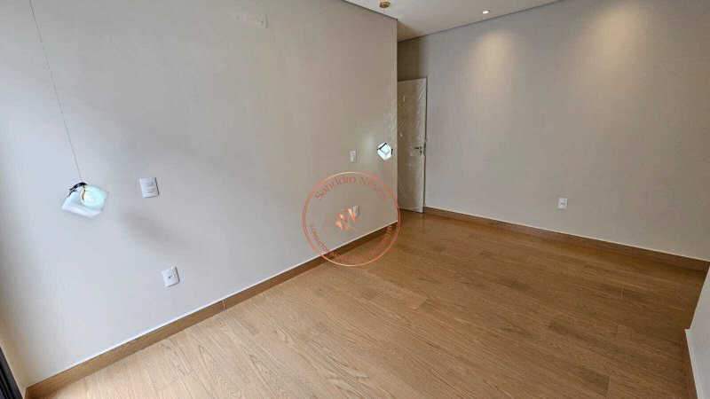 Casa T&eacute;rrea &agrave; venda, 140m - 3 Dormit&oacute;rios, sendo 1 Su&iacute;te - Moderna com Piscina&ndash; R$ 970.000 Avenida Ipanema Sorocaba - 