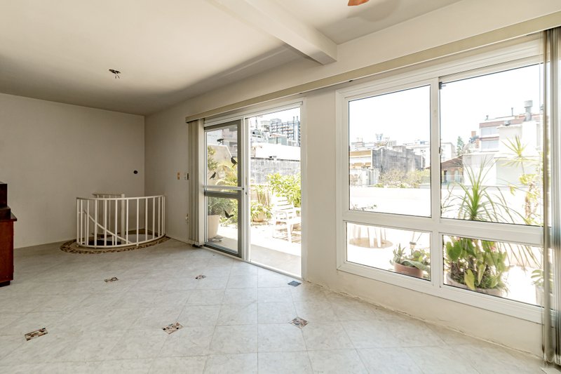 R$ 720.000 - COBERTURA DUPLEX - 124M2 - 1 DORM - SU&Iacute;TE - TERRA&Ccedil;O - 1 VAGA Rua General João Telles Porto Alegre - 