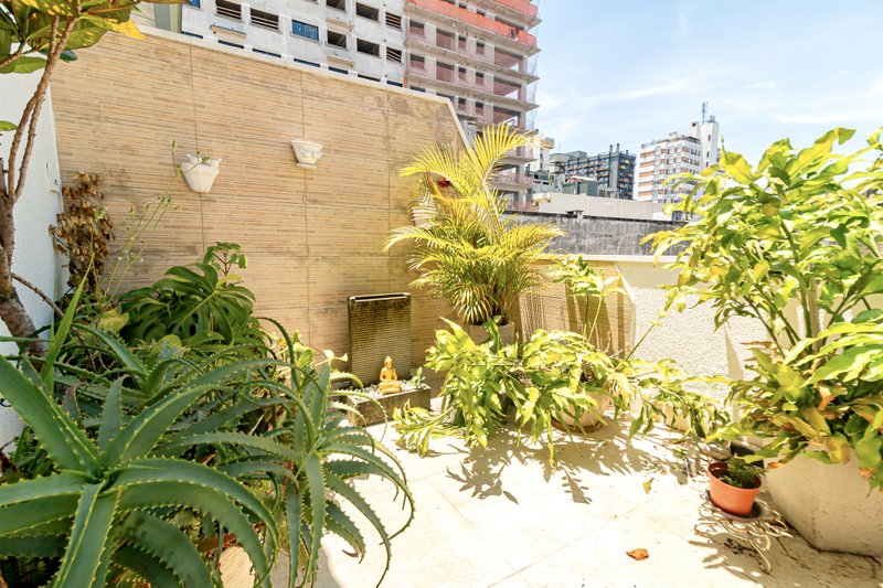 R$ 720.000 - COBERTURA DUPLEX - 124M2 - 1 DORM - SU&Iacute;TE - TERRA&Ccedil;O - 1 VAGA Rua General João Telles Porto Alegre - 