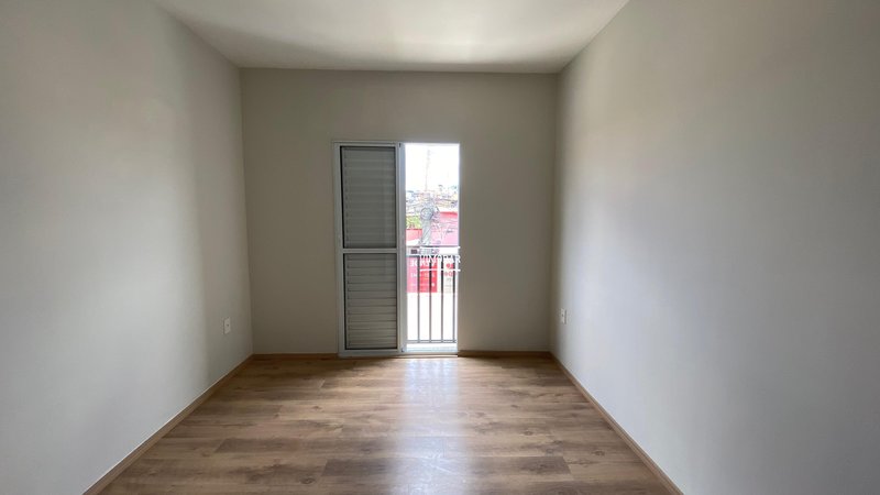 Sobrado 2 dormit&oacute;rios + 2 vagas de garagem  Itaquaquecetuba - 