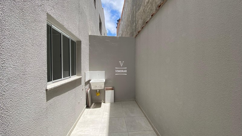 Sobrado 2 dormit&oacute;rios + 2 vagas de garagem  Itaquaquecetuba - 