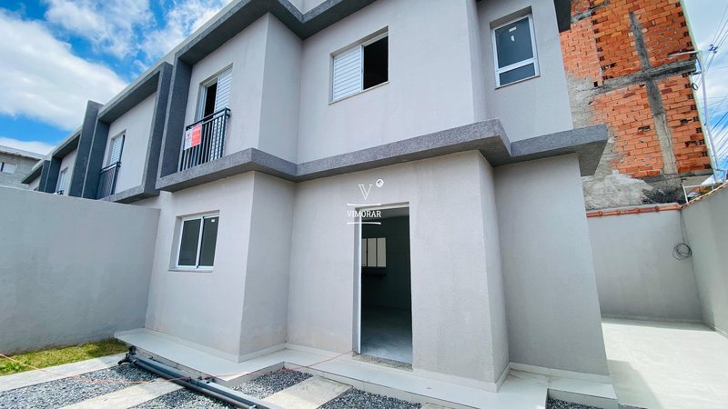 Sobrado 2 dormit&oacute;rios + 2 vagas de garagem  Itaquaquecetuba - 