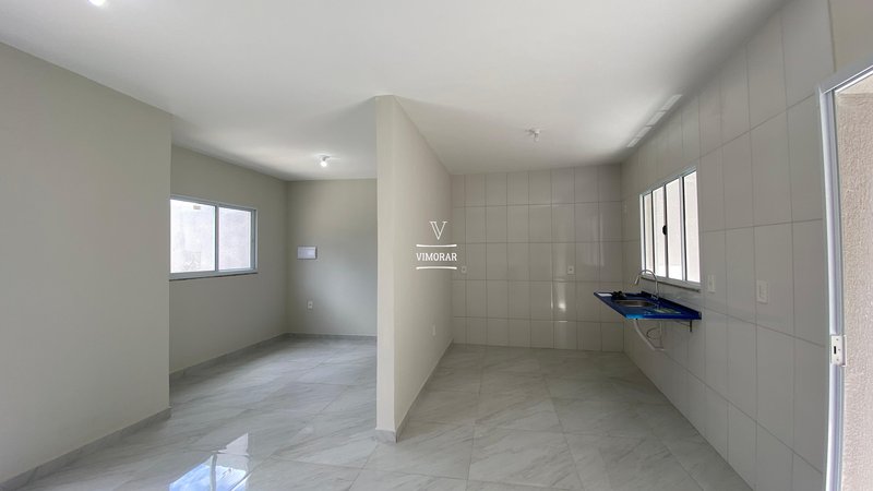 Sobrado 2 dormit&oacute;rios + 2 vagas de garagem  Itaquaquecetuba - 