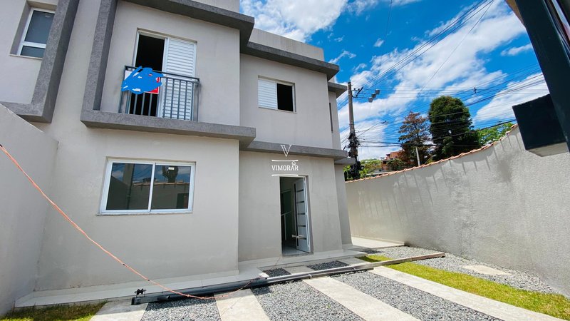 Sobrado 2 dormit&oacute;rios + 2 vagas de garagem  Itaquaquecetuba - 