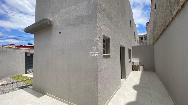 Sobrado 2 dormit&oacute;rios + 2 vagas de garagem  Itaquaquecetuba - 