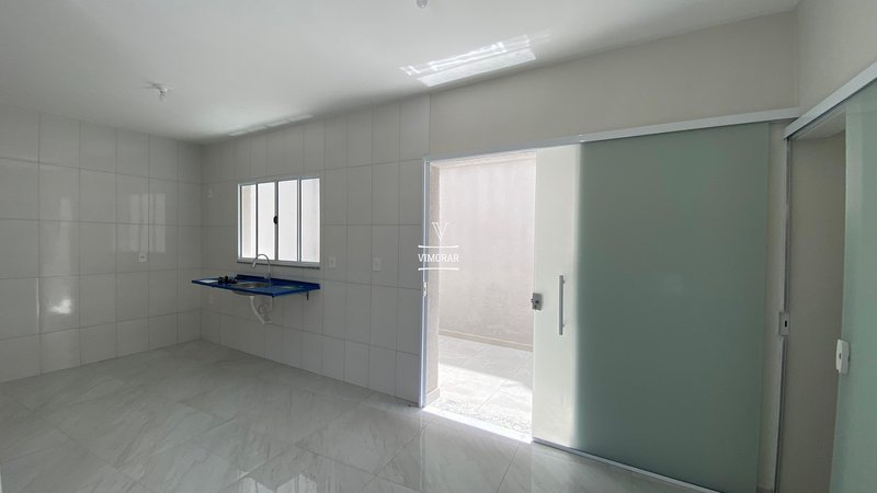 Sobrado 2 dormit&oacute;rios + 2 vagas de garagem  Itaquaquecetuba - 