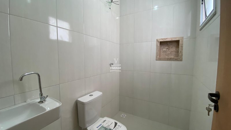 Sobrado 2 dormit&oacute;rios + 2 vagas de garagem  Itaquaquecetuba - 