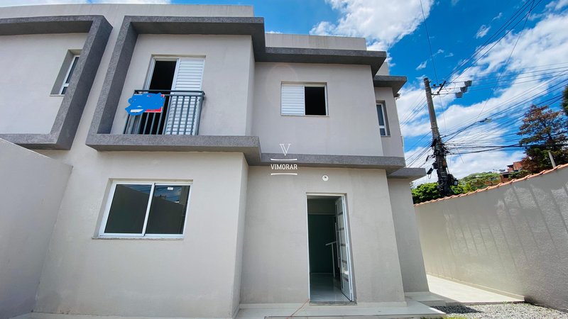 Sobrado 2 dormit&oacute;rios + 2 vagas de garagem  Itaquaquecetuba - 