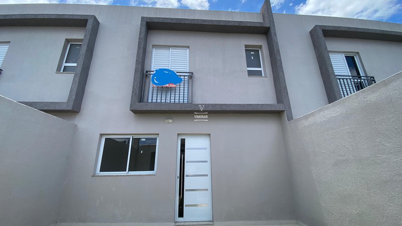 Sobrado 2 dormit&oacute;rios + 2 vagas de garagem  Itaquaquecetuba - 