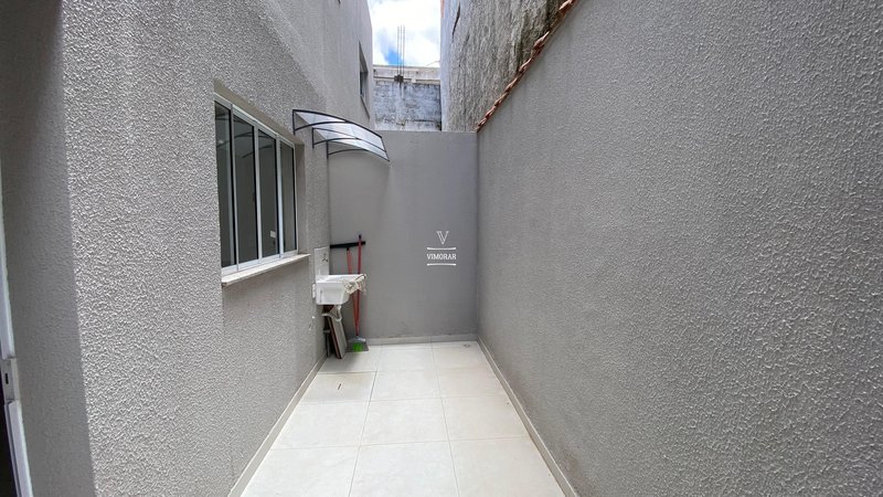 Sobrado 2 dormit&oacute;rios + 2 vagas de garagem  Itaquaquecetuba - 