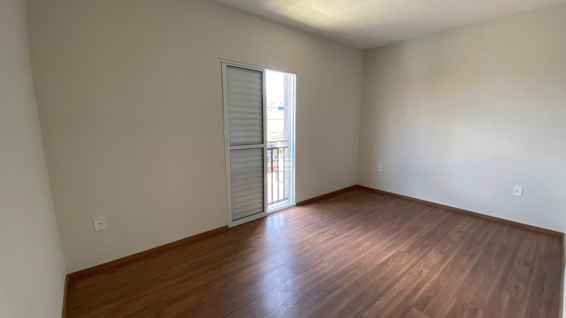 Sobrado 2 dormit&oacute;rios + 2 vagas de garagem  Itaquaquecetuba - 