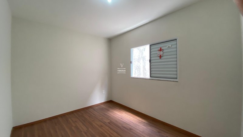 Sobrado 2 dormit&oacute;rios + 2 vagas de garagem  Itaquaquecetuba - 