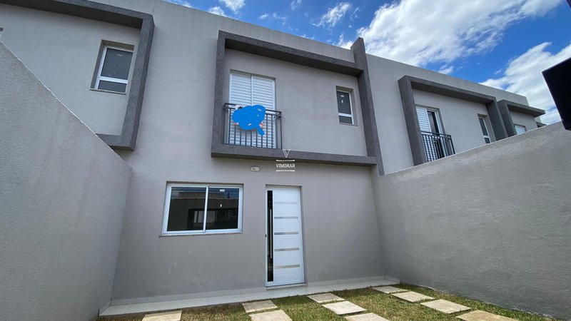 Sobrado 2 dormit&oacute;rios + 2 vagas de garagem  Itaquaquecetuba - 