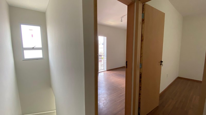 Sobrado 2 dormit&oacute;rios + 2 vagas de garagem  Itaquaquecetuba - 