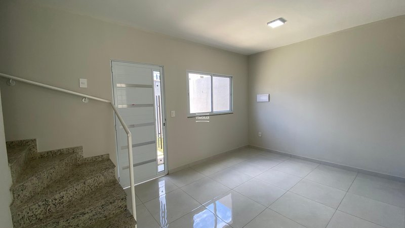 Sobrado 2 dormit&oacute;rios + 2 vagas de garagem  Itaquaquecetuba - 