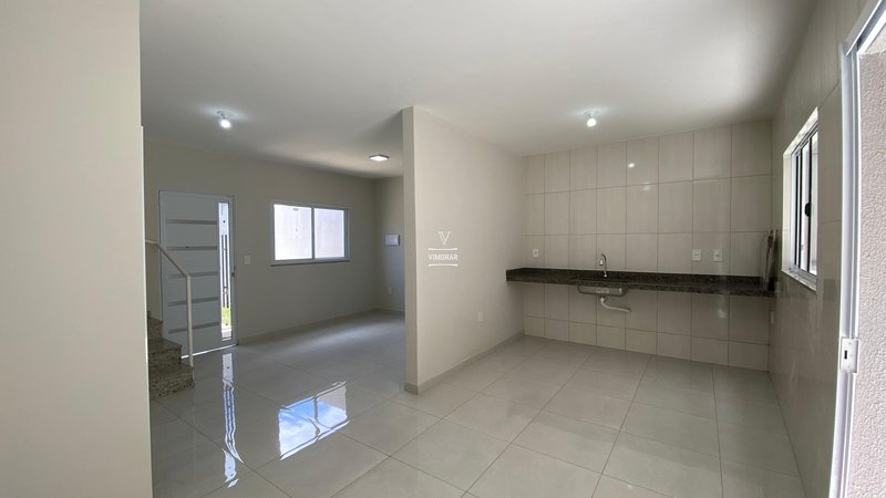 Sobrado 2 dormit&oacute;rios + 2 vagas de garagem  Itaquaquecetuba - 