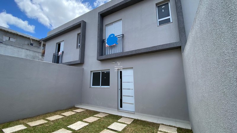 Sobrado 2 dormit&oacute;rios + 2 vagas de garagem  Itaquaquecetuba - 