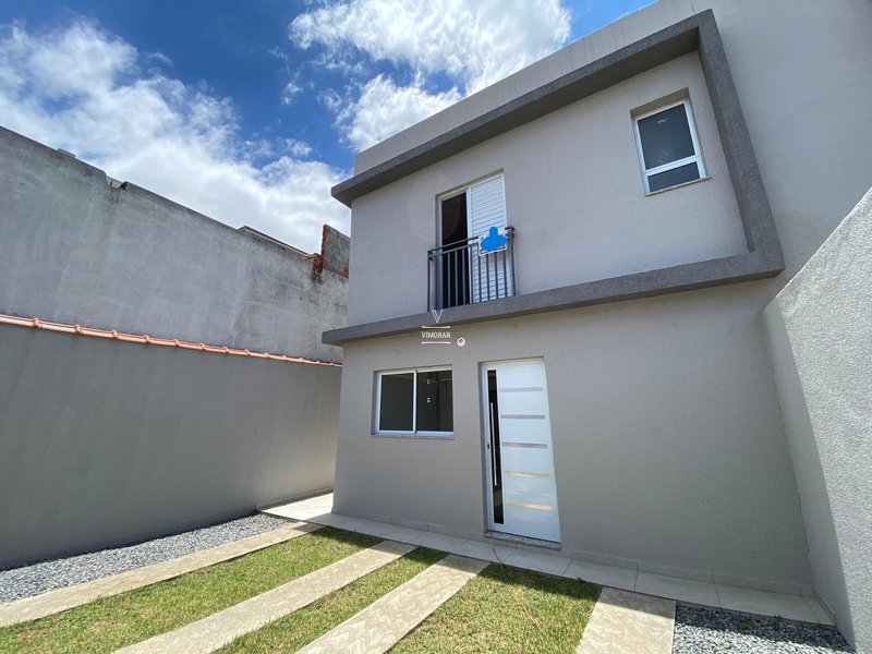 Sobrado 2 dormit&oacute;rios + 2 vagas de garagem  Itaquaquecetuba - 