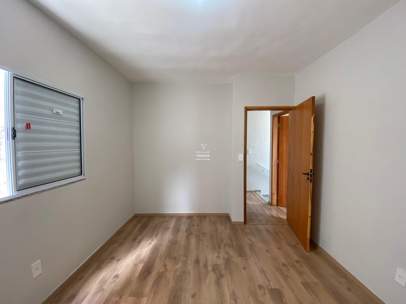 Sobrado 2 dormit&oacute;rios + 2 vagas de garagem  Itaquaquecetuba - 