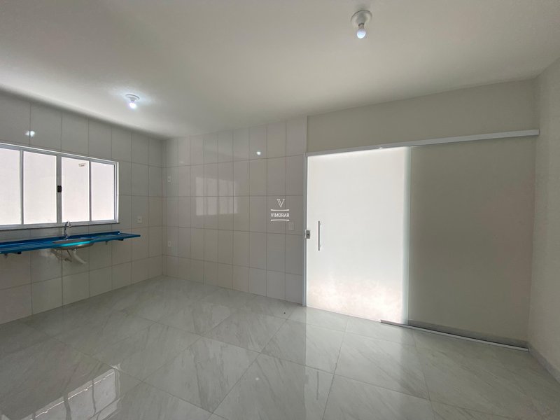 Sobrado 2 dormit&oacute;rios + 2 vagas de garagem  Itaquaquecetuba - 