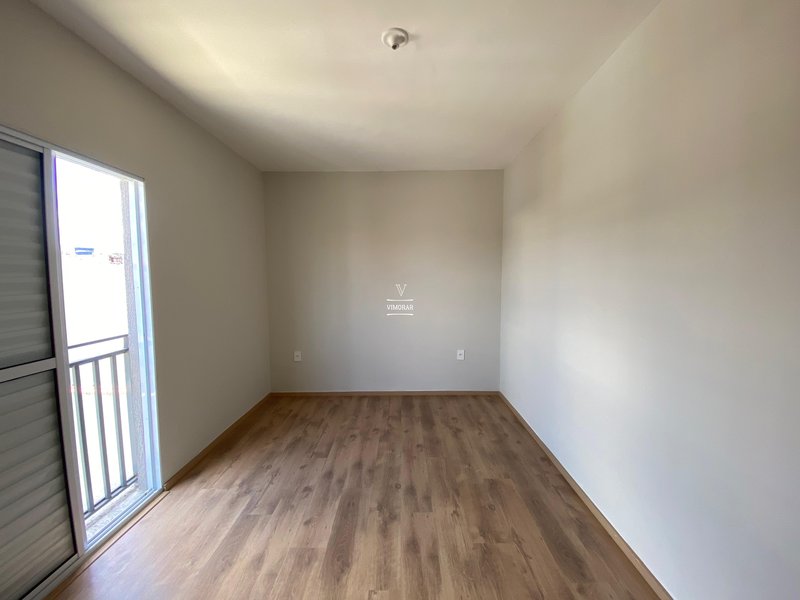 Sobrado 2 dormit&oacute;rios + 2 vagas de garagem  Itaquaquecetuba - 