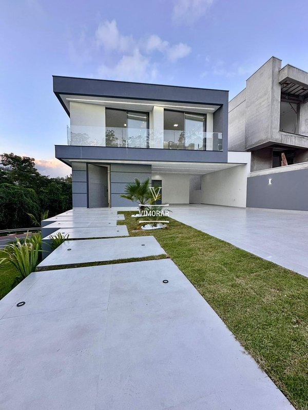 Sobrado 4 su&iacute;tes + &aacute;rea gourmet com piscina  Arujá - 